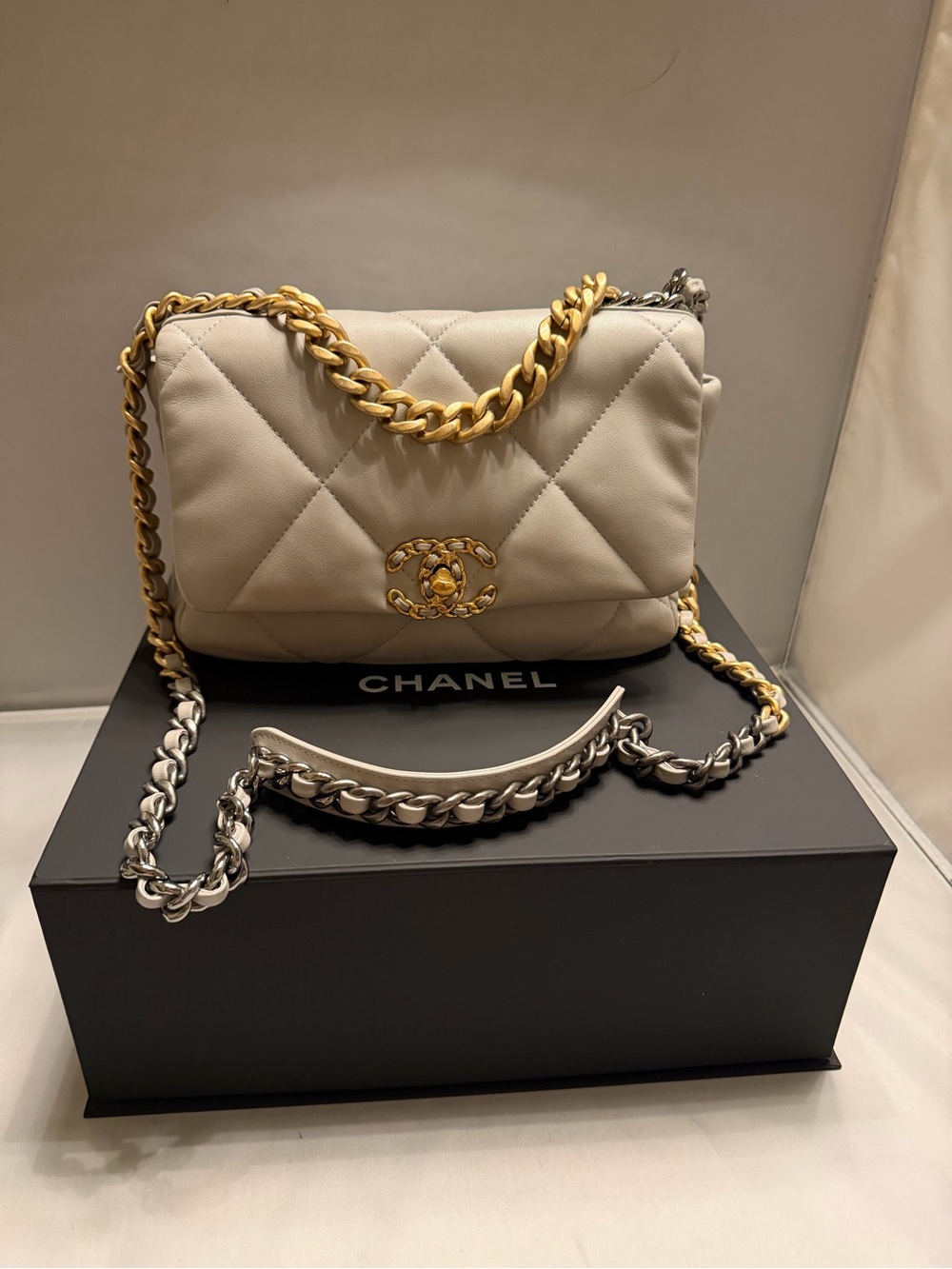 CHANEL 19 Quilted Shoulder Bag with Mixed Metal Chain medium